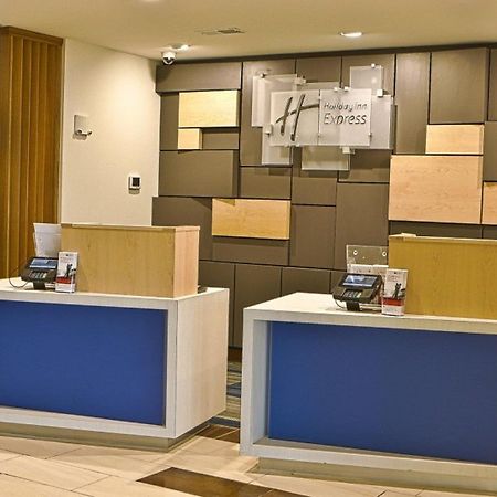 Holiday Inn Express Mccomb By Ihg Exteriör bild