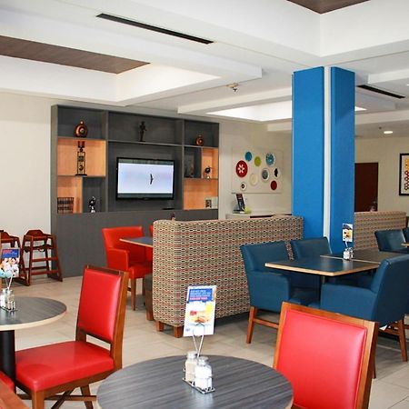 Holiday Inn Express Mccomb By Ihg Exteriör bild
