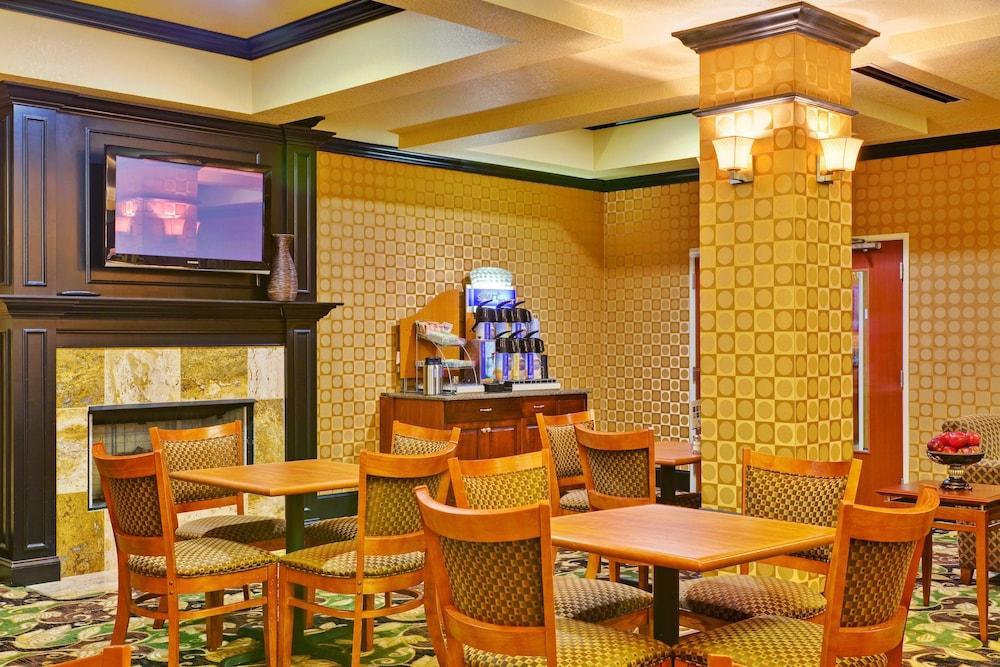 Holiday Inn Express Mccomb By Ihg Exteriör bild