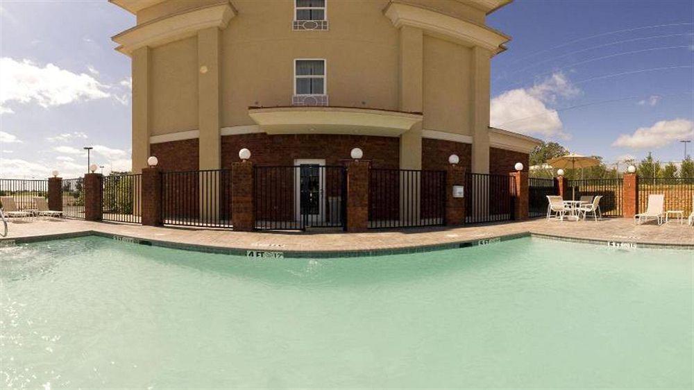 Holiday Inn Express Mccomb By Ihg Exteriör bild