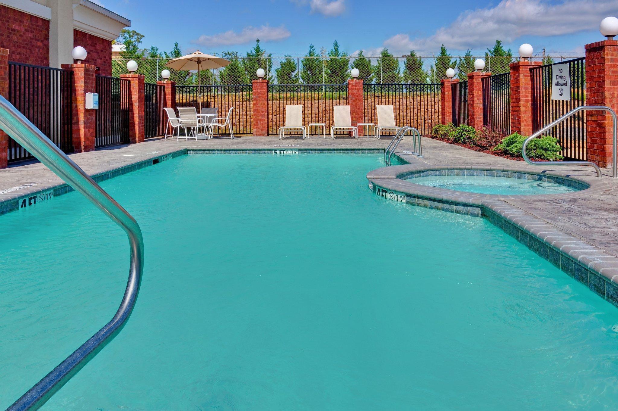 Holiday Inn Express Mccomb By Ihg Exteriör bild