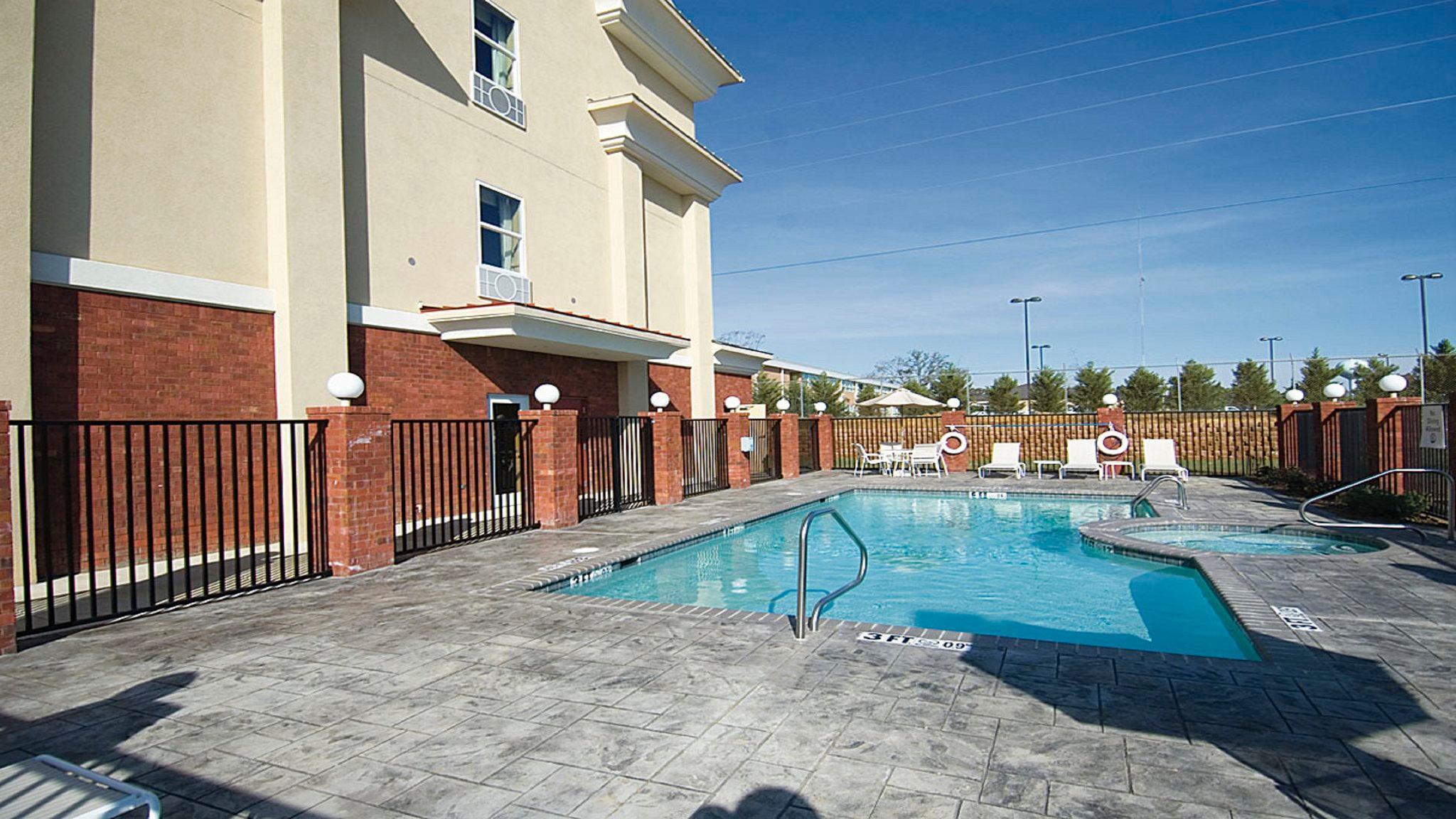 Holiday Inn Express Mccomb By Ihg Exteriör bild