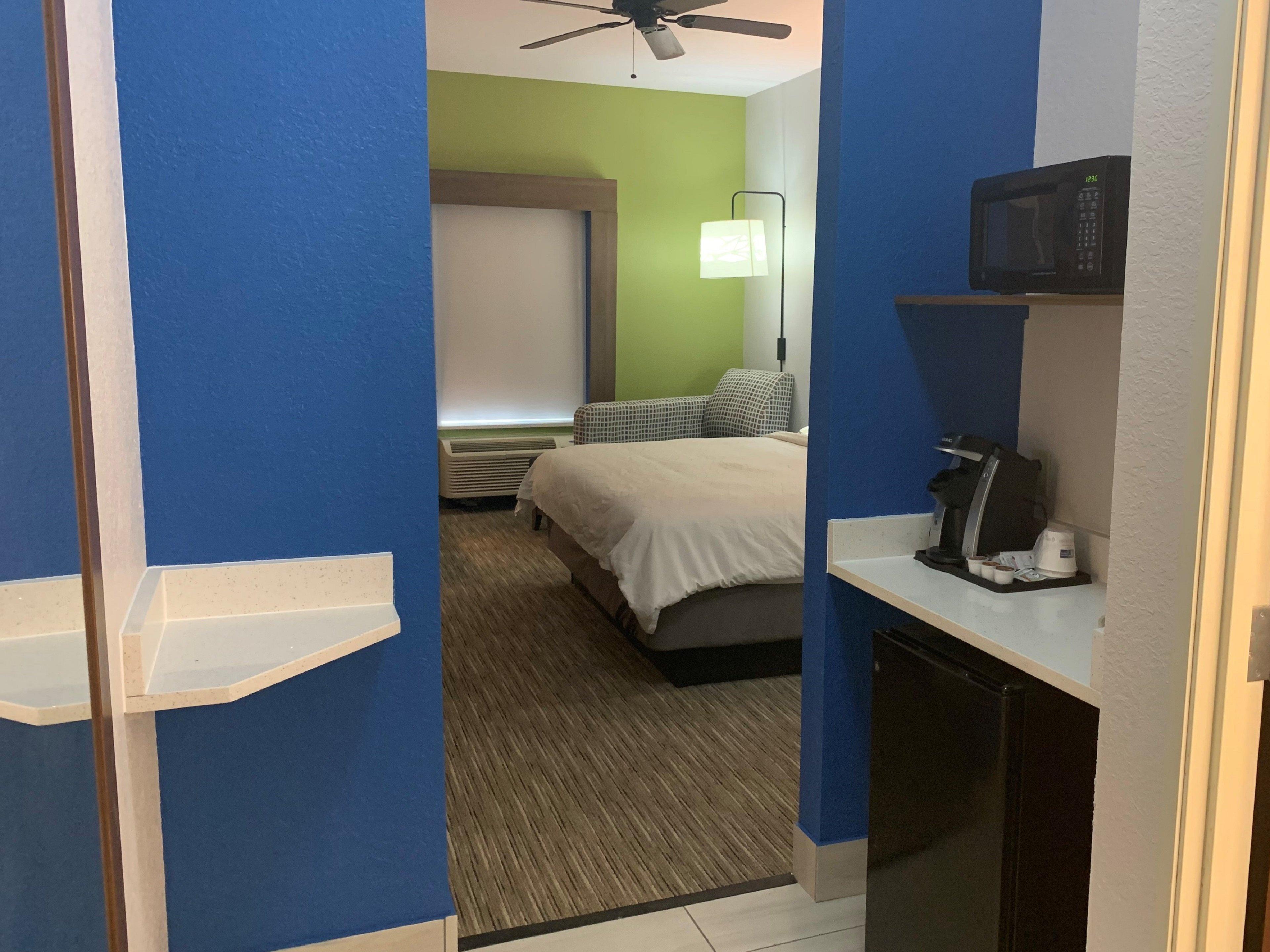 Holiday Inn Express Mccomb By Ihg Exteriör bild